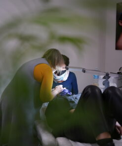 Allieve durante corso base extension ciglia tecnica.