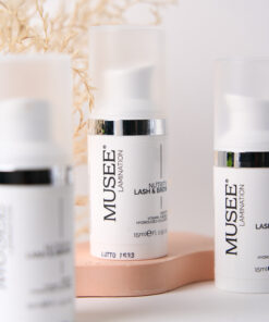 Nutritiv è un trattamento avanzato per la nutrizione e il rafforzamento delle ciglia durante la laminazione.